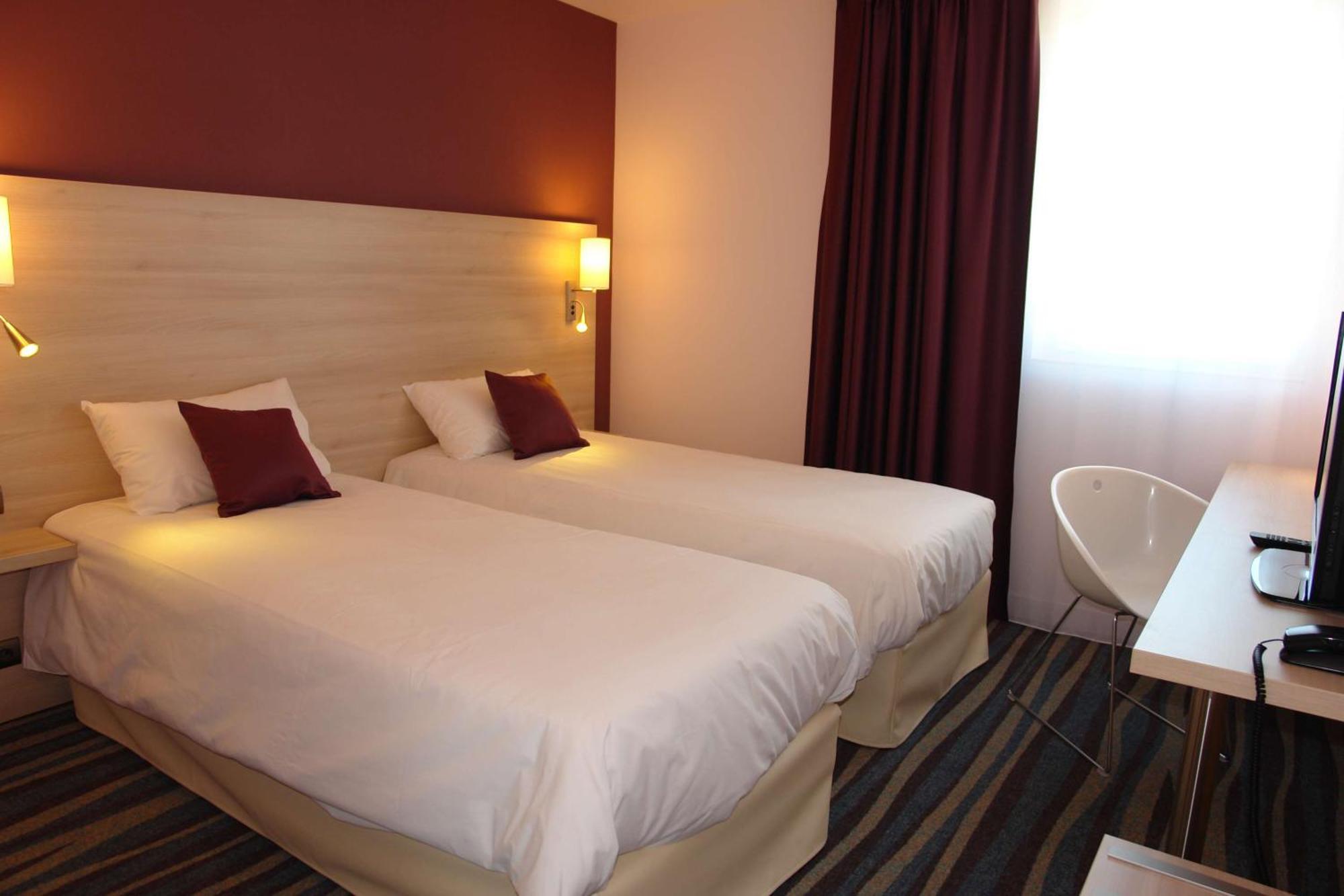 Brit Hotel Vendee Mer Les Achards  Екстер'єр фото