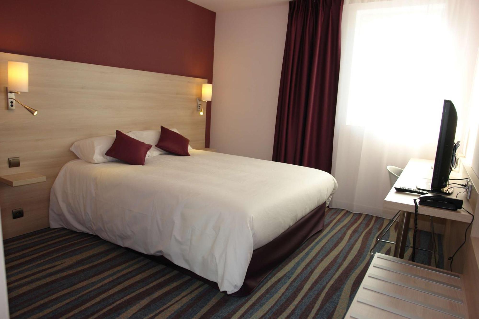 Brit Hotel Vendee Mer Les Achards  Екстер'єр фото