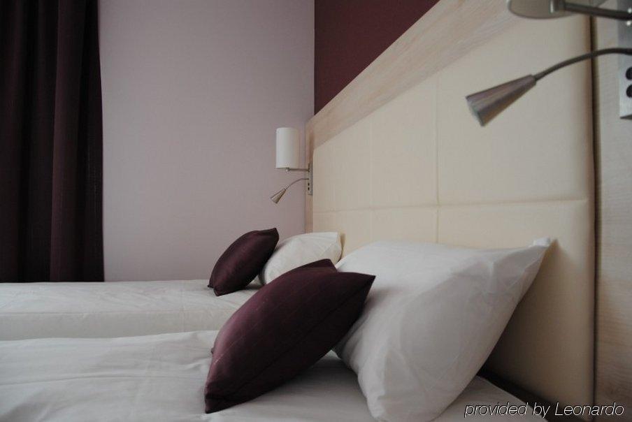 Brit Hotel Vendee Mer Les Achards  Екстер'єр фото